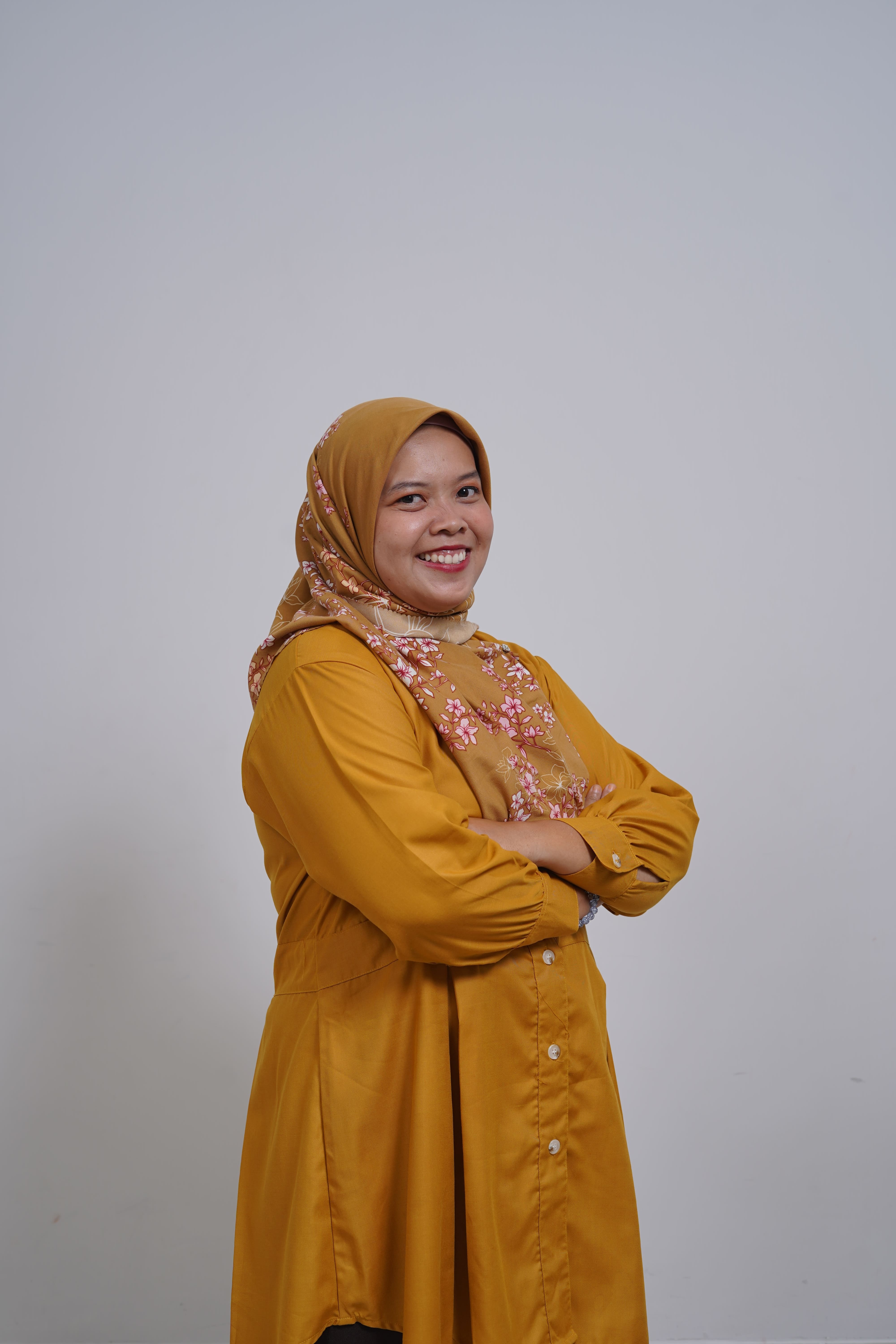Dahlia Apriliyanti, S.T